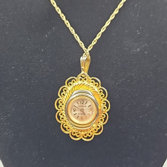 Vintage Andre Rivalle 17 Jewel Watch Avon Necklace Gold Tone Cameo Pendant Runs - Picture 5 of 9